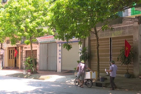 Phía sau những cánh cửa cách ly